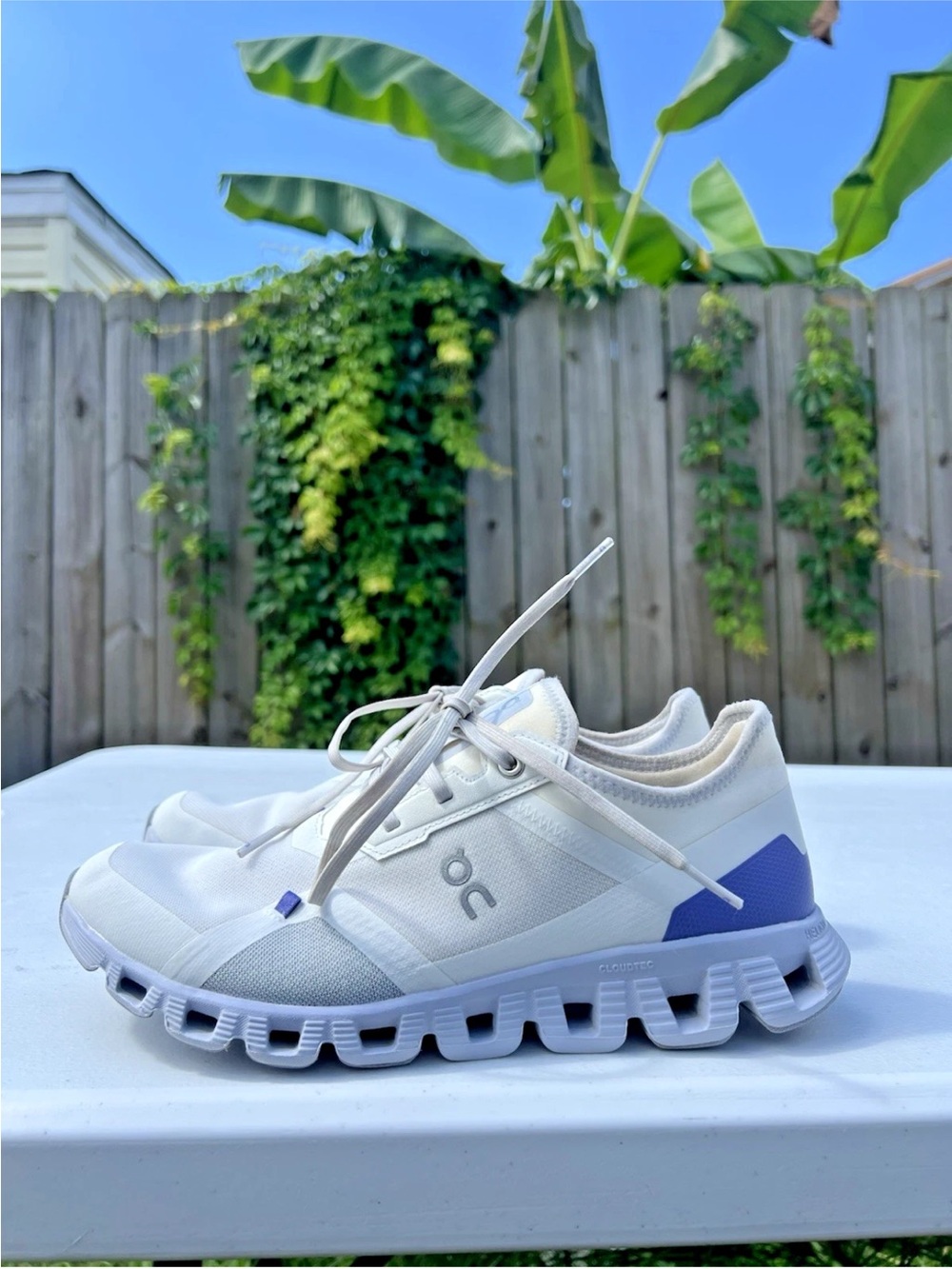 Women’s On Running White and Light Purple Cloud Sneakers size 10